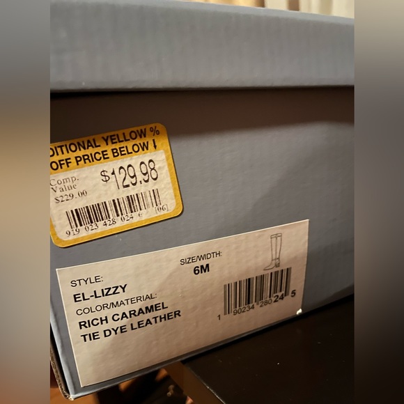 Boots - Picture 4 of 10